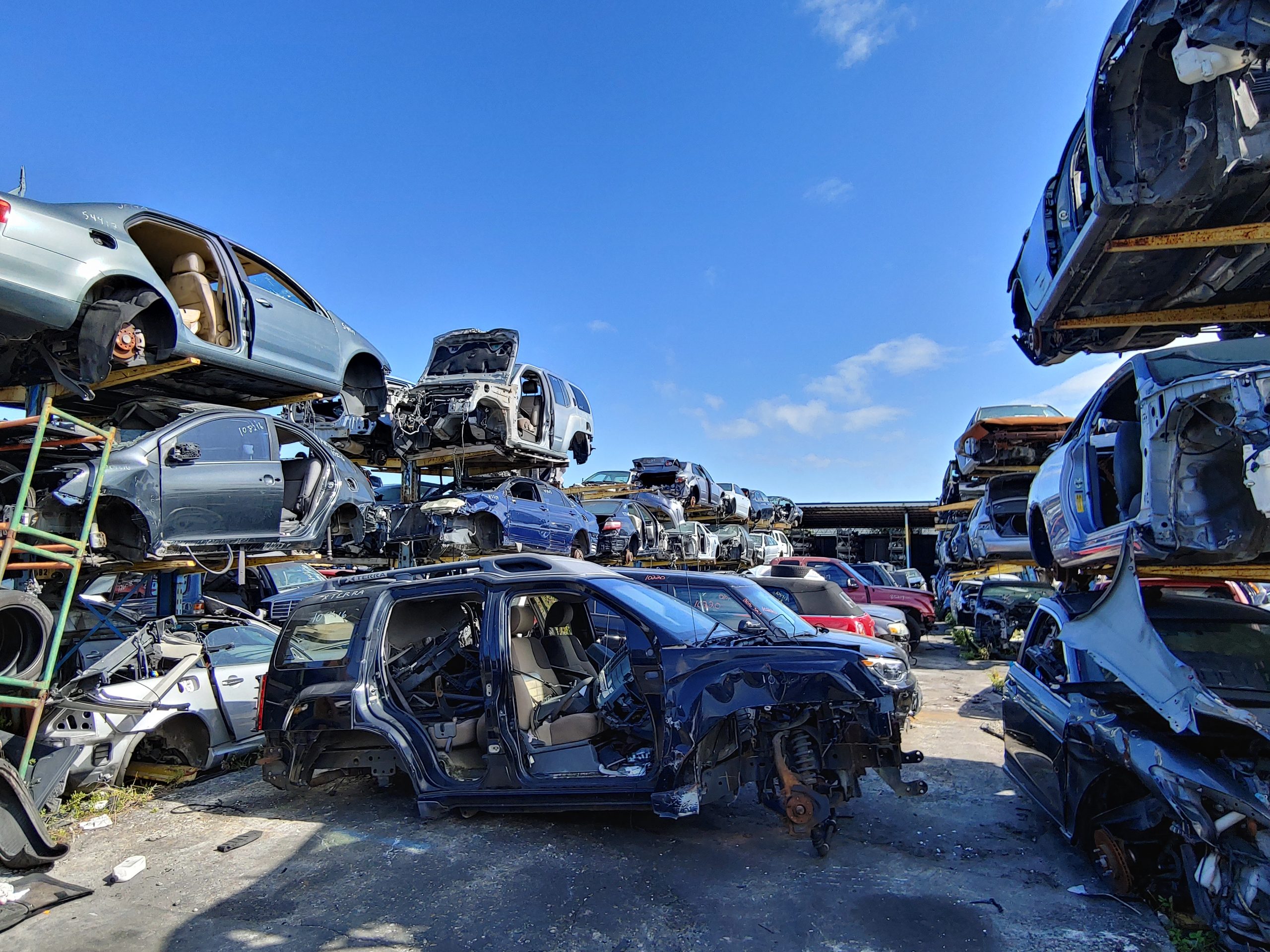 pull a part auto junkyard